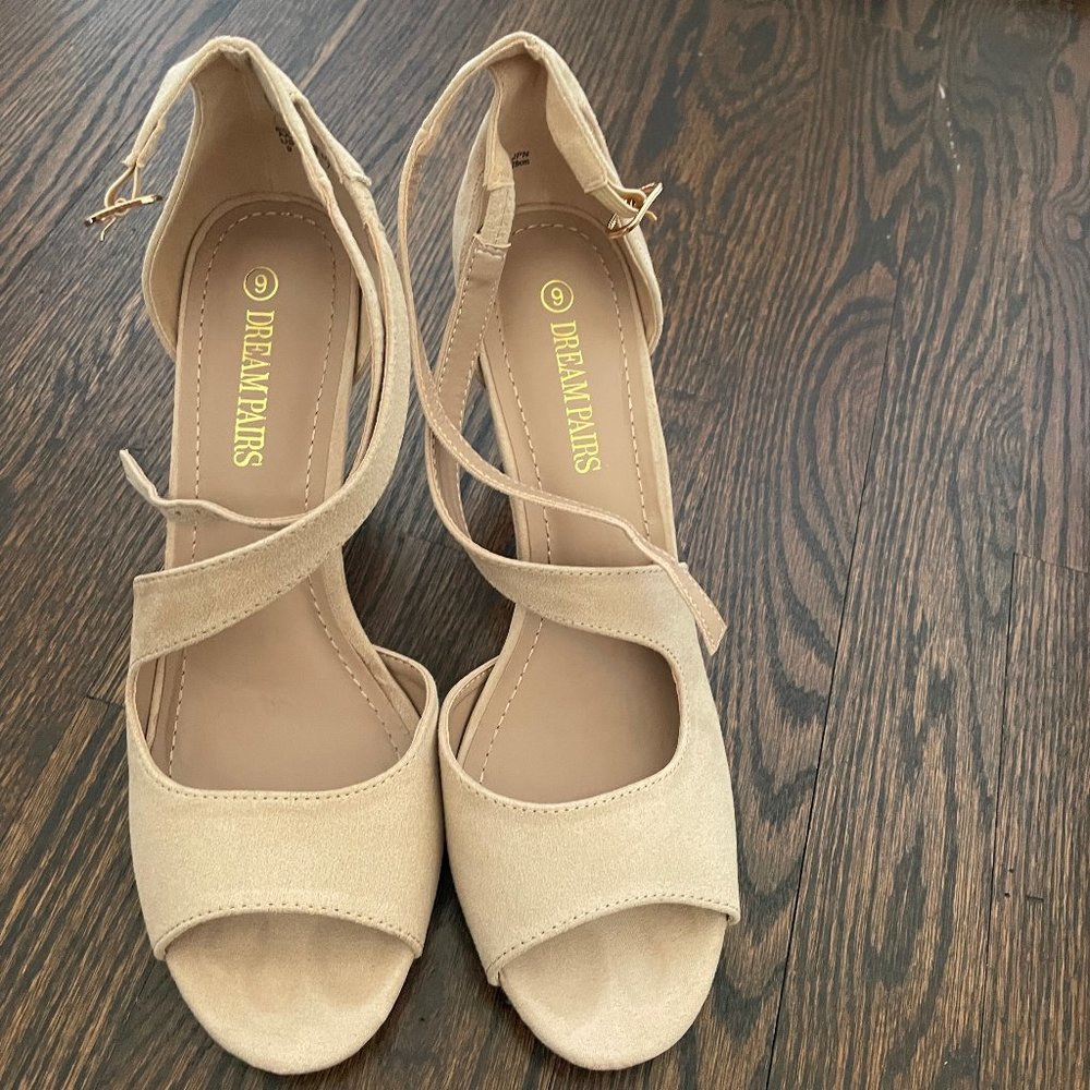 Size 9 nude low heels